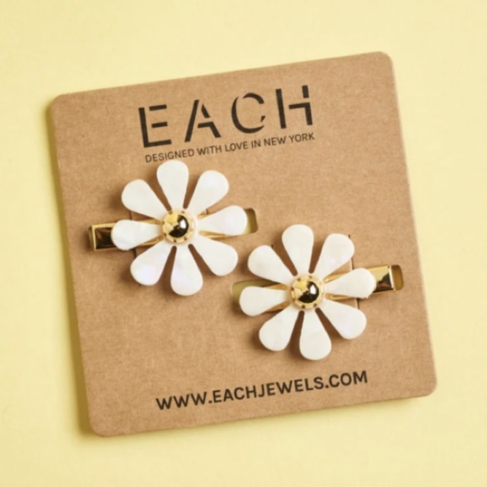 NWT each flower barrette set